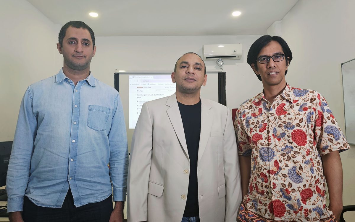Co-Founder - Dhaniel Ilyas, S.E., M.Sc (kiri), CEO - Umar Hasan, S.E., M.B.A (tengah), Co-Founder - Mustafa Mahmood Abdat, B.Sc (kanan). Foto : prod1gy.id