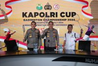 Ketua Panitia Kapolri Cup Badminton Championships 2024, Karopal Slog Polri Brigjen Pol Irman Sugema, S.H., S.I.K., M.H, Karopenmas Divhumas Polri, Brigjen Pol Trunoyudo Wisnu Andiko, S.I.K dan Wakil Sekretaris Jenderal PP PBSI, Edi Sukarno dalam jumpa pers di Kantor Divisi Humas Polri, Jakarta Selatan, Kamis (18/7). Foto : PP PBSI