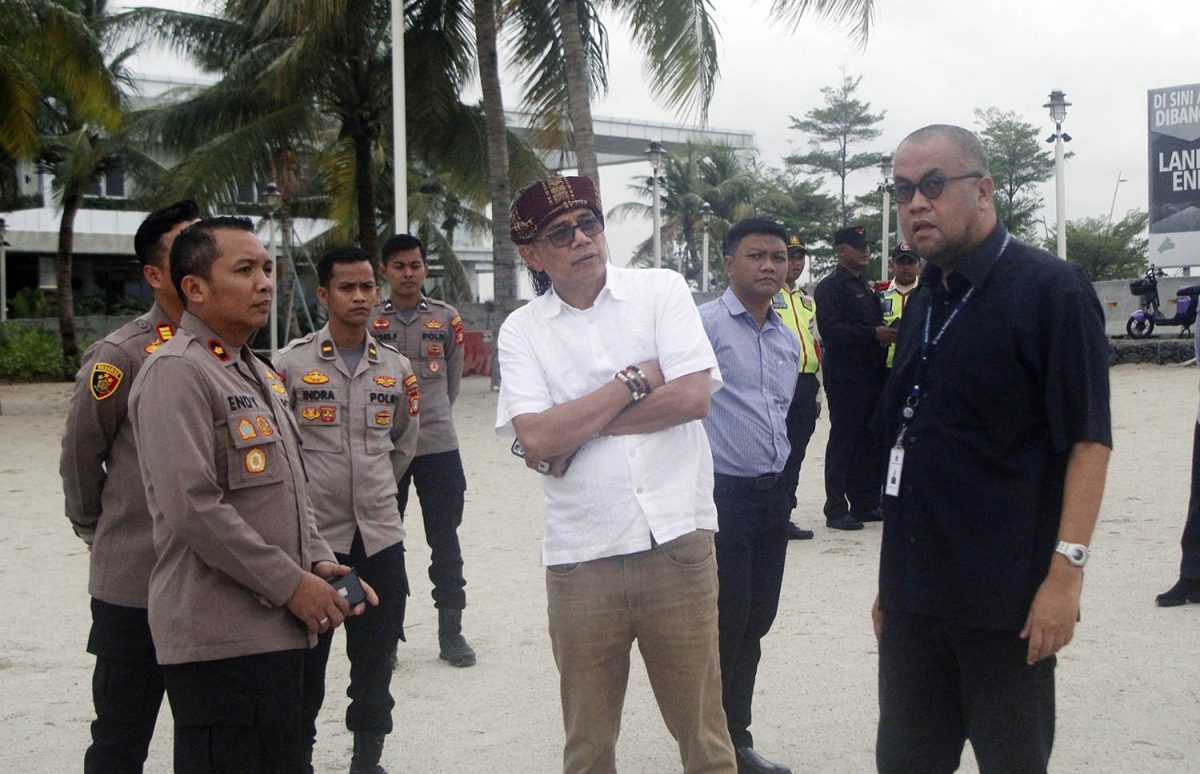 Saat Presiden IBSC, Dr. Hinca IP Pandjaitan XIII, SH, MH, ACCS melakukan survey lokasi untuk agenda IBSC yang didampingin oleh perwakilan dari Polres Metro Tangerang Kota dan management PIK 2 di lokasi PIK 2-The New Jakarta City. Foto : Media IBSC