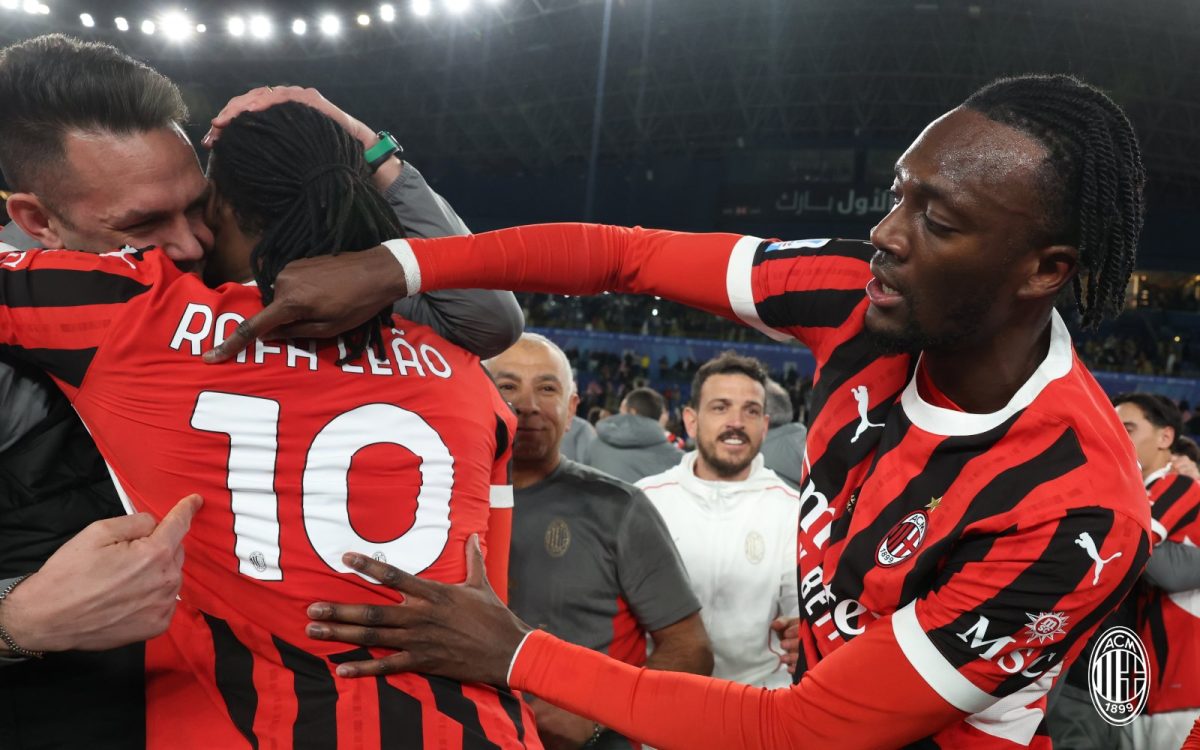 Selebrasi Pemain AC Milan setelah menaklukan Inter dengan skor 3-2 pada piala super italia. Foto : AC Milan