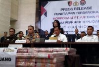 Bareskrim Polri menyita barang bukti uang senilai Rp 103,2 miliar. Foto : ist