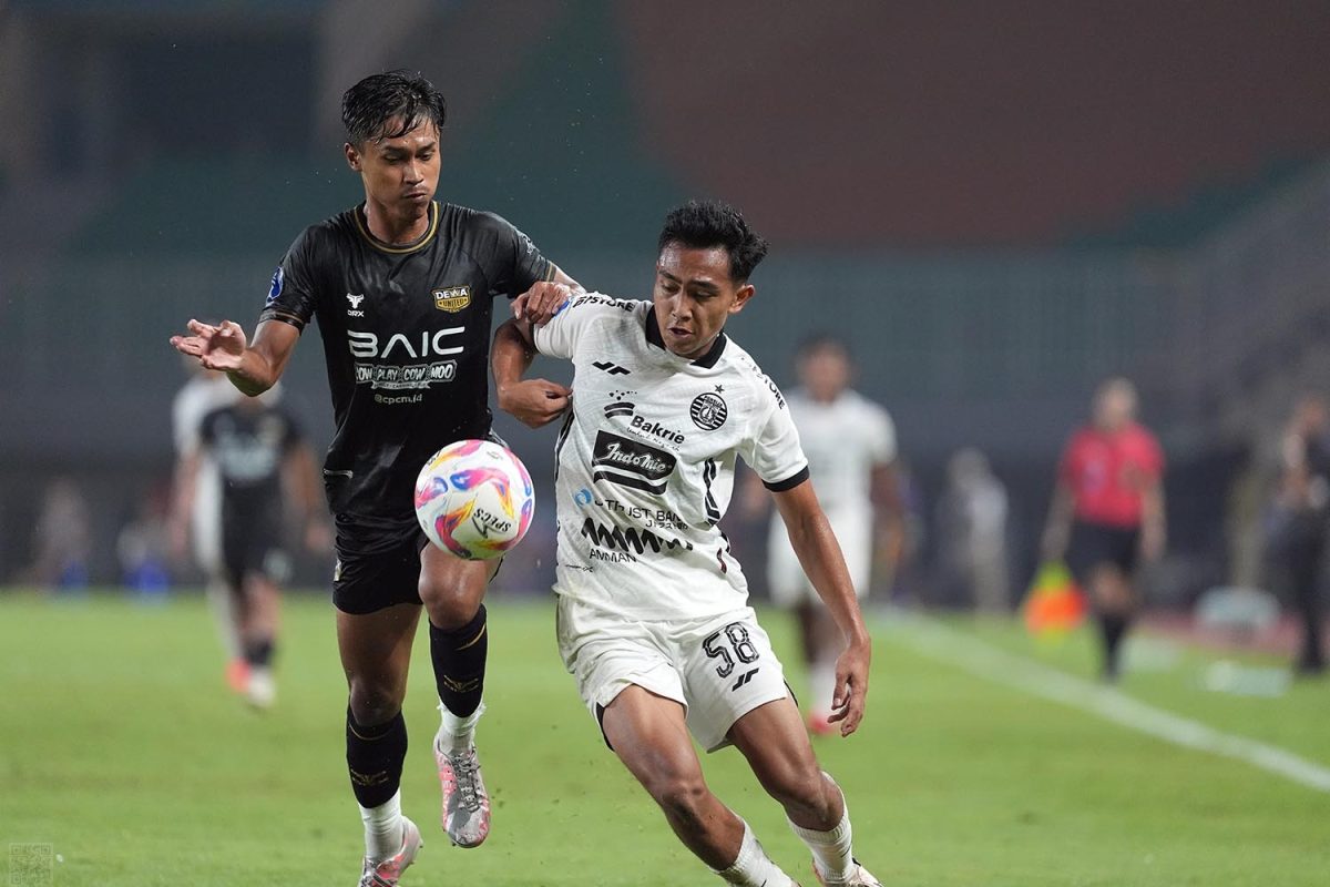 Aksi Striker Persija, Rayhan saat melawan Dewa United di Stadion Pakansari Bogor. Foto : Persija