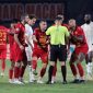 Tampak Gustavo Ameida setelah diberikan kartu merah oleh wasit dalam pertandingan melawan Arema FC. Foto : Infobeken.com