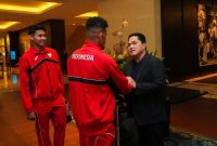 Ketum PSSI, Erick Thohir melepas Timnas Indonesia yang akan berlaga melawan Australia. Foto : PSSI