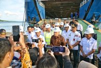 Menteri Perhubungan Dudy Purwagandhi bersama Menteri Dalam Negeri Tito Karnavian dan Gubernur Lampung Rahmat Mirzani Djausal melakukan pengecekan ke sejumlah sarana dan prasarana transportasi di Lampung, Kamis (13/3). Foto : Menhub
