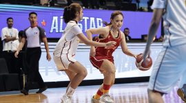Laga antara Tim Gisel menghadapi Tim Gading dalam IBL Celebrity Game 2025 ini akhirnya dimenangkan oleh tim Red Bull dengan skor 38-22 atas tim Kratingdaeng. 