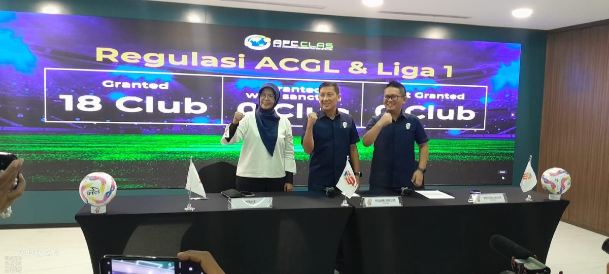 Direktur Utama LIB, Ferry Paulus, didampingi Asep Saputra Direktur operasional PT LIB dan Ketua Komite Club Licensing 2024/25, Essy Asiah mengungkapkan untuk pertama kalinya semua klub Liga 1 lolos penilaian dalam Club Licensing Cycle 2024/25