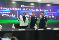 Direktur Utama LIB, Ferry Paulus, didampingi Asep Saputra Direktur operasional PT LIB dan Ketua Komite Club Licensing 2024/25, Essy Asiah mengungkapkan untuk pertama kalinya semua klub Liga 1 lolos penilaian dalam Club Licensing Cycle 2024/25