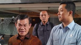 Wamenpora Taufik hidayat dan Deputi Bidang Pelayanan Kepemudaan Kemenpora Yohan, usai Rapat Koordinasi Lintas Sektor Pelayanan Kepemudaan.