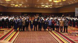 Wakil Menteri Ketenagakerjaan RI, Yth. Dr. Ir. Afriansyah Noor, M.Si
 bersama dengan Rektor Institut STIAMI, Prof. Dr. Sylviana Murni, S.H., M.Si. pada agenda wisuda Institut STIAMI Ke-48 di gedung Sasana Kriya, Taman Mini Indonesia Indah, Jakarta pada hari Kamis (25/09). Foto : STIAMI
