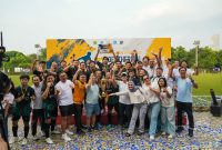 Ketua Asosiasi Panas Bumi memberikan trophy perdana kepada IKPT, sang juara GSC 2025. Foto : GSC