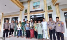 Kapolsek Kresek Laksanakan Sholat Jumat Keliling