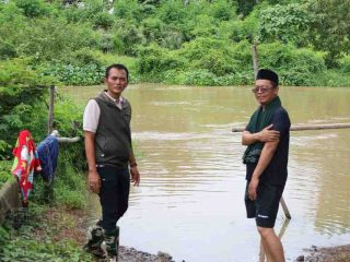 Camat Kemiri Turun Lapangan Pantau Ancaman Luapan Sungai Cimanceri di Desa Lontar