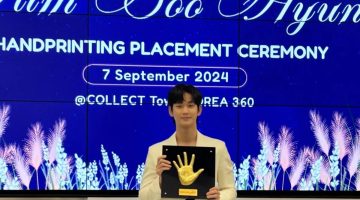 Aktor Korea Selatan Kim Soo-hyun (kiri) saat hadir di Upacara peletakkan tanda cetak tangannya yang akan dipajang di Collect Town Korea 360, Jakarta Selatan, Sabtu (7/9/2024). ANTARA/Vinny Shoffa Salma.
