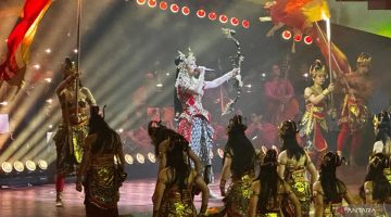 Penampilan penyanyi Raisa pada hari pertama Pagelaran Sabang Merauke 
