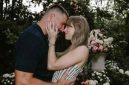 Pasangan musisi Taylor Swift dan atlet American Football Travis Kelce. Instagram @taylorswift