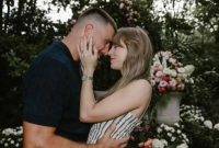 Pasangan musisi Taylor Swift dan atlet American Football Travis Kelce. Instagram @taylorswift