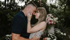 Pasangan musisi Taylor Swift dan atlet American Football Travis Kelce. Instagram @taylorswift