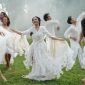 Penyanyi Yura Yunita turut mengikuti koreografi video musiknya yang dikonsep seperti gerak teatrikal oleh koreografer Siko Setyanto dalam lagu 